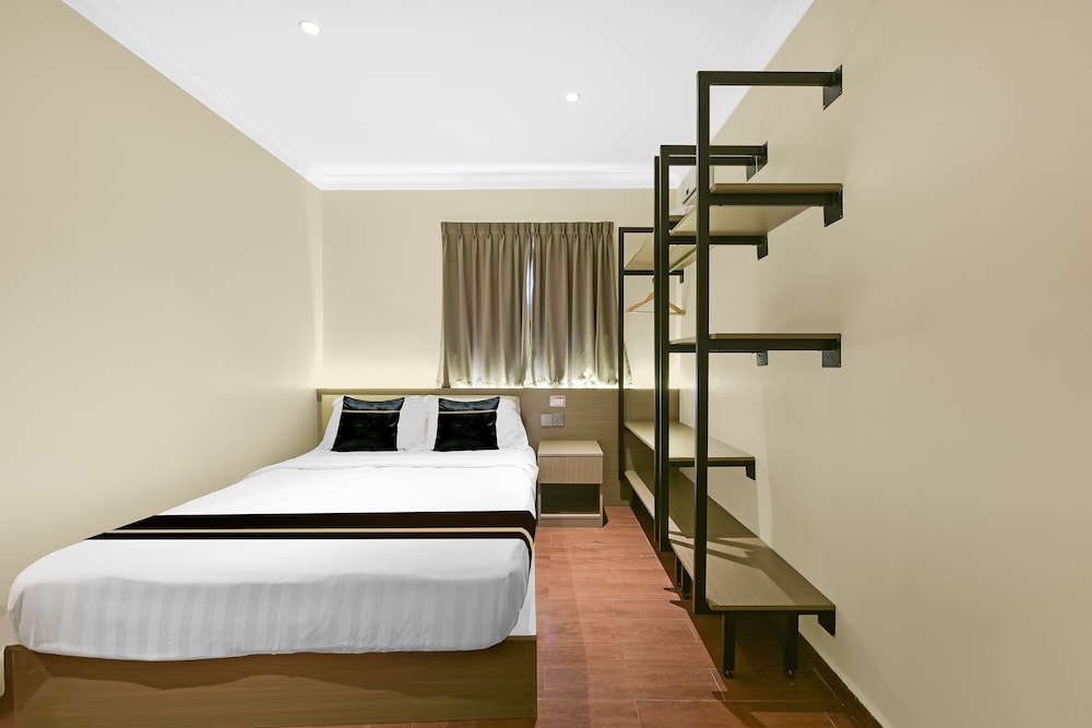 OYO 998 Queen City Hotel 39/50