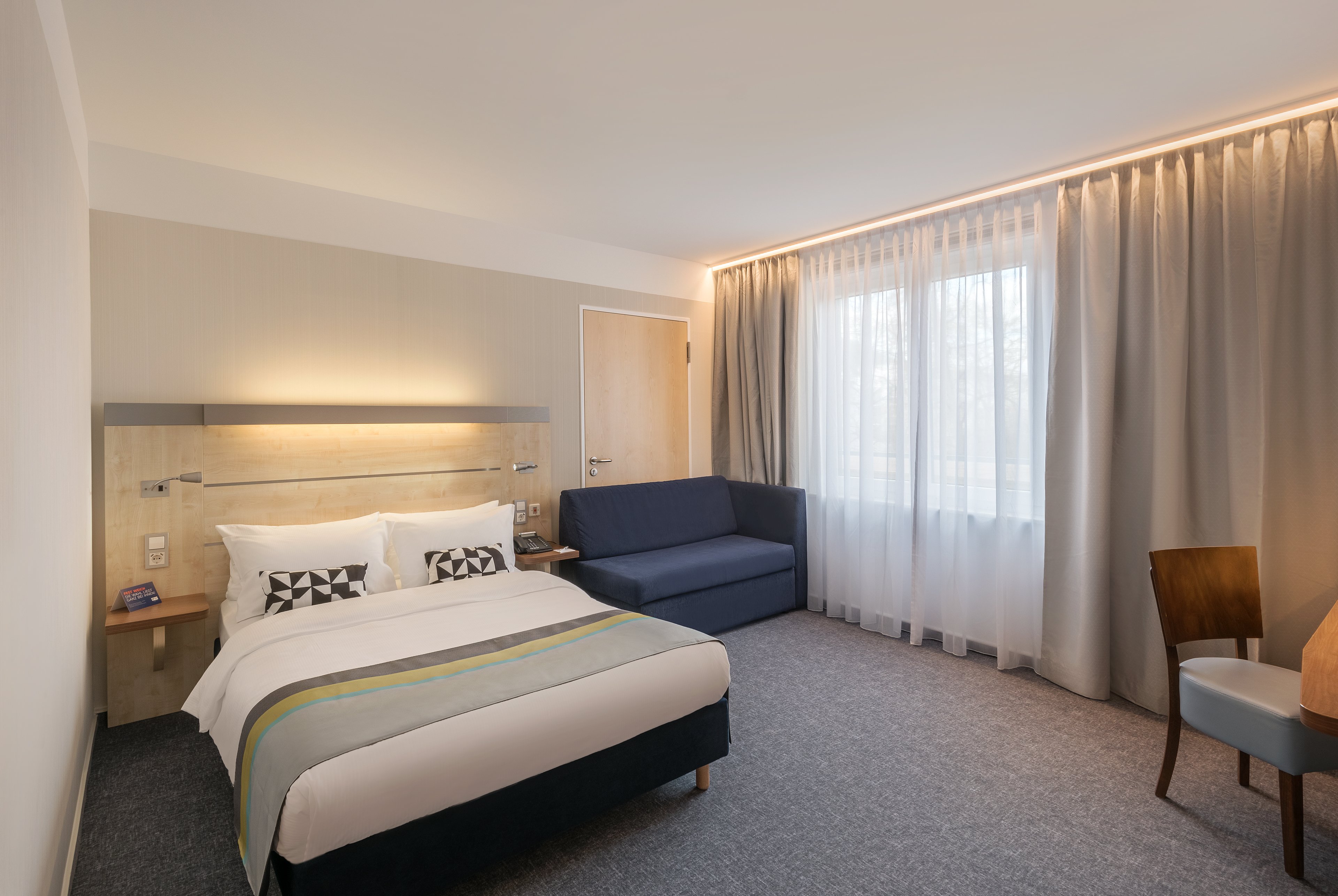 HOLIDAY INN EXPRESS SINGEN 26/72