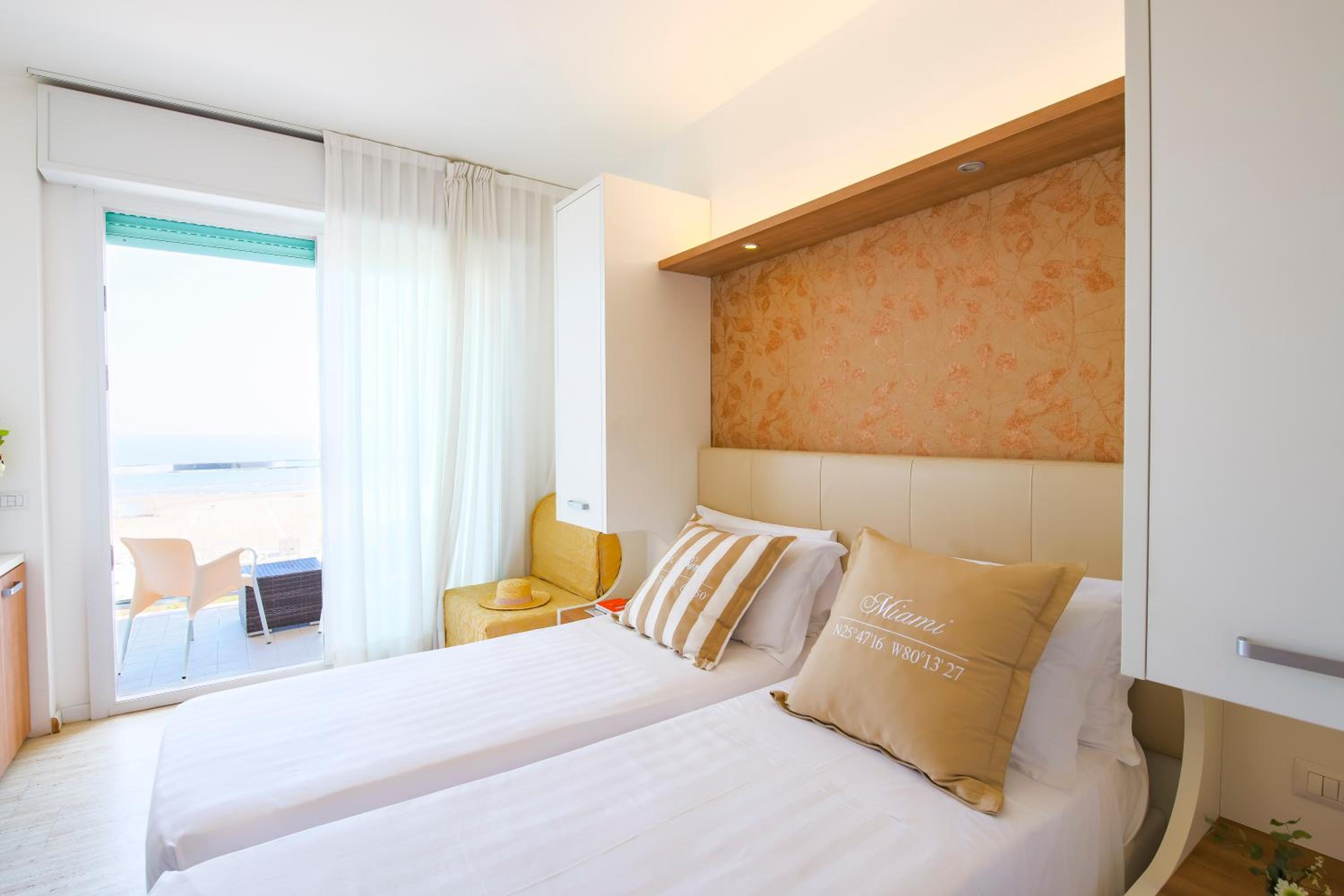 Room, Double or Twin Bed, Sea Front