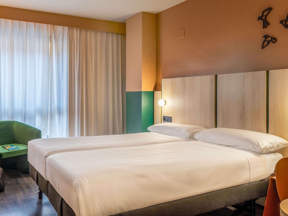 ibis Styles Zaragoza Ramiro I 22/65