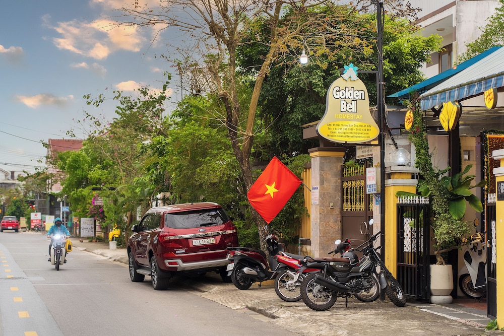 Golden Bell Homestay 53/57