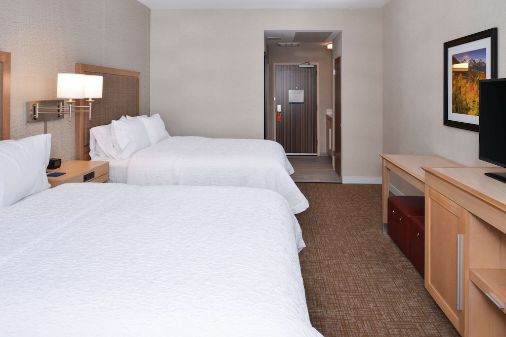 Hampton Inn Suites Denver Speer Boulevard 16/42