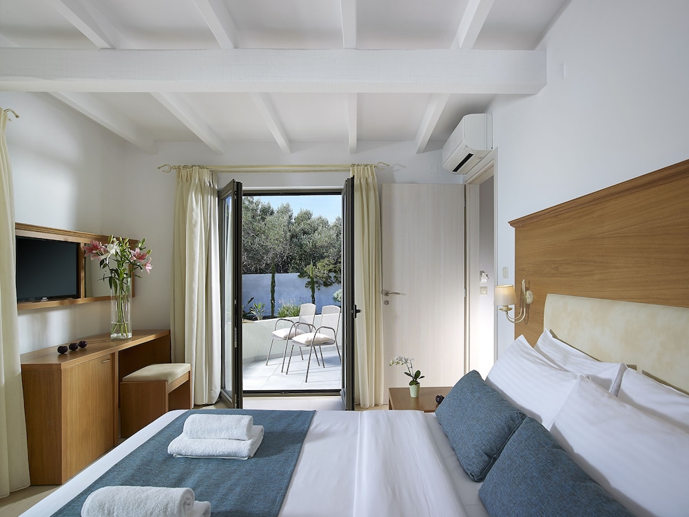 CHC Coriva Beach Hotel and Bungalows 54/75