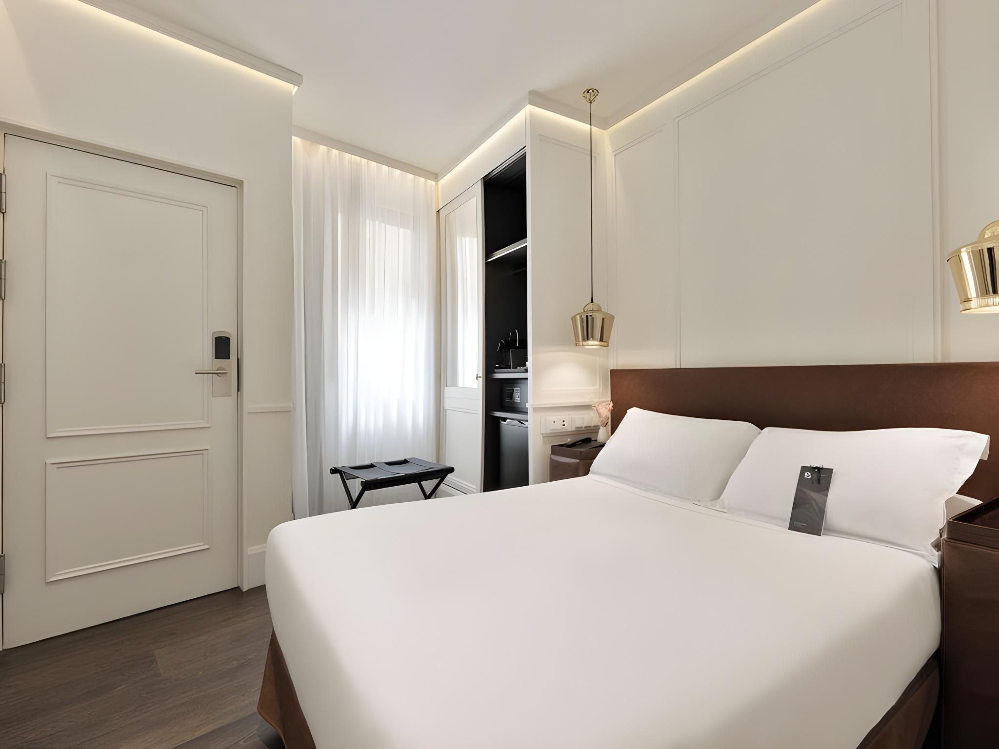 Essential, Single, King Bed
