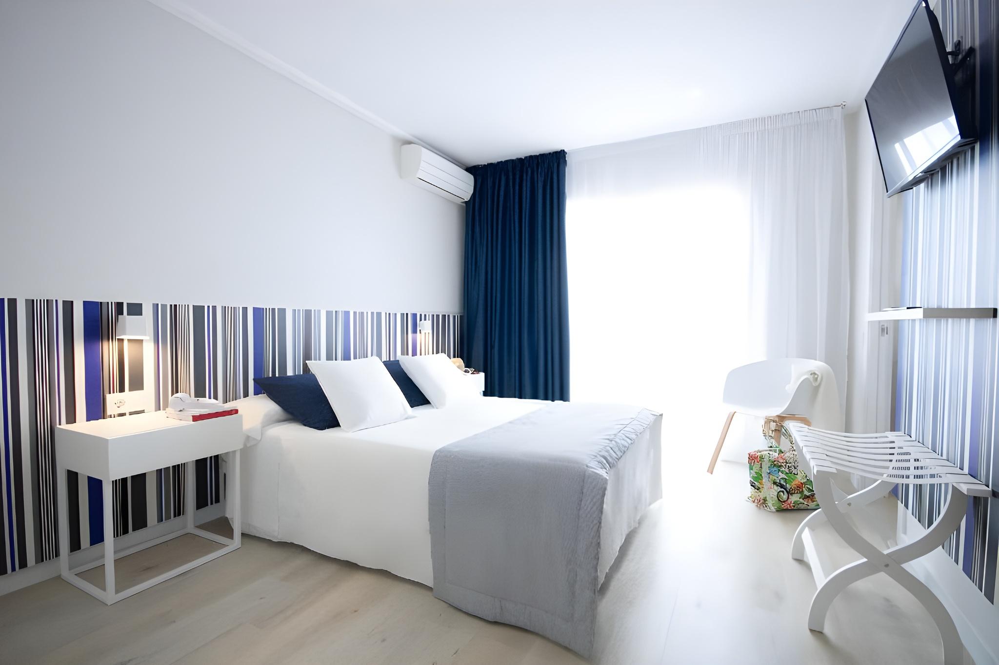 Room, Triple