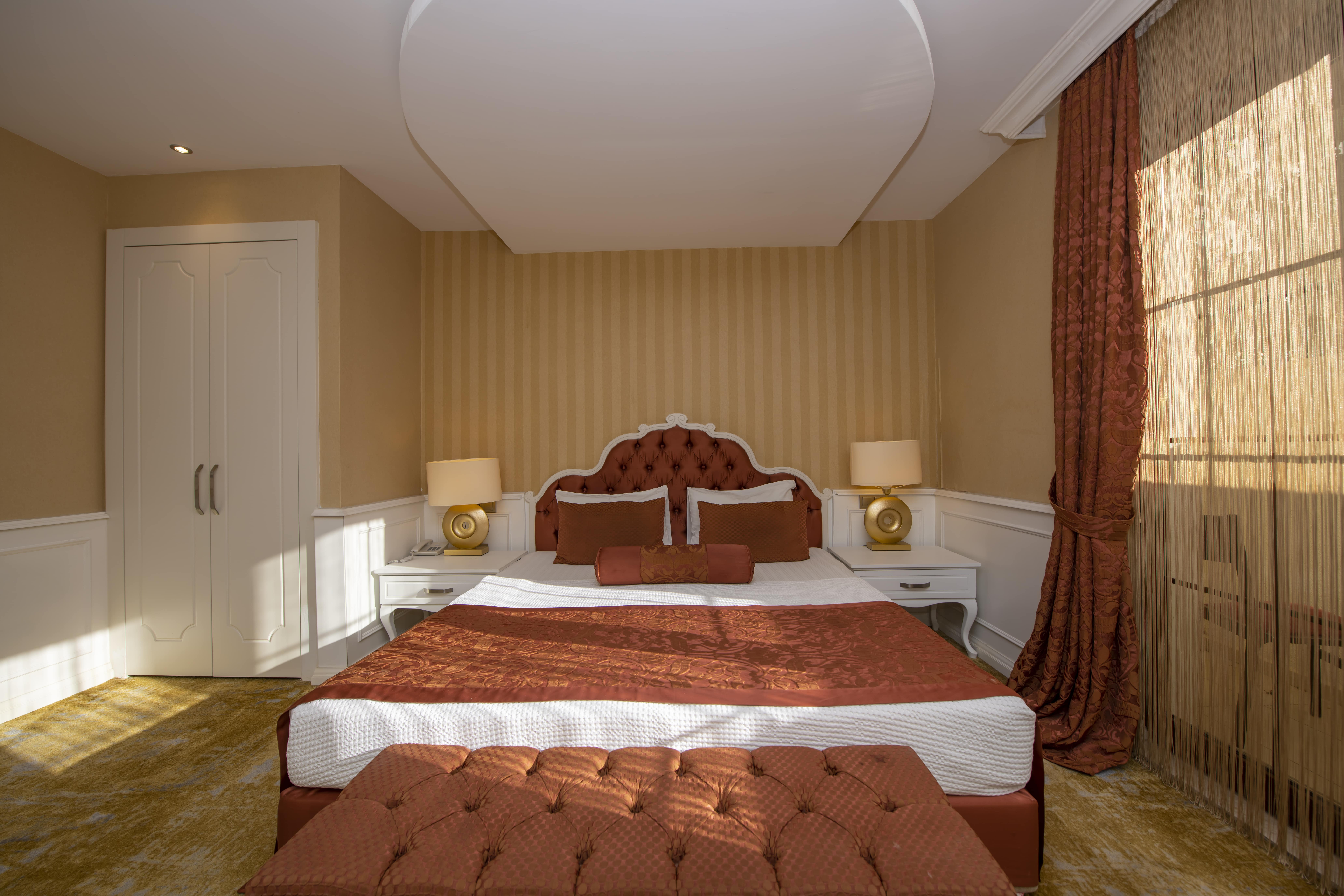 Luxury, Basement, Suite