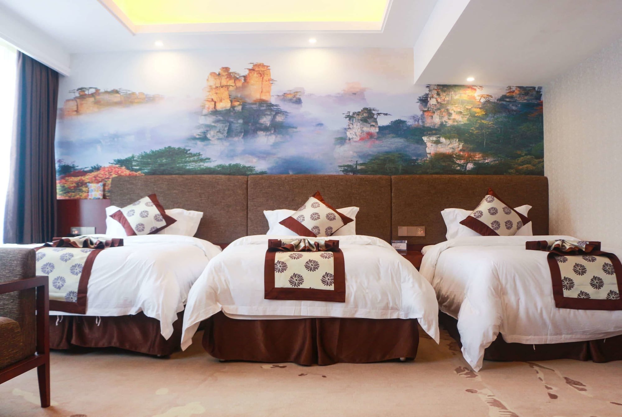 FAMILY, 3 BEDS