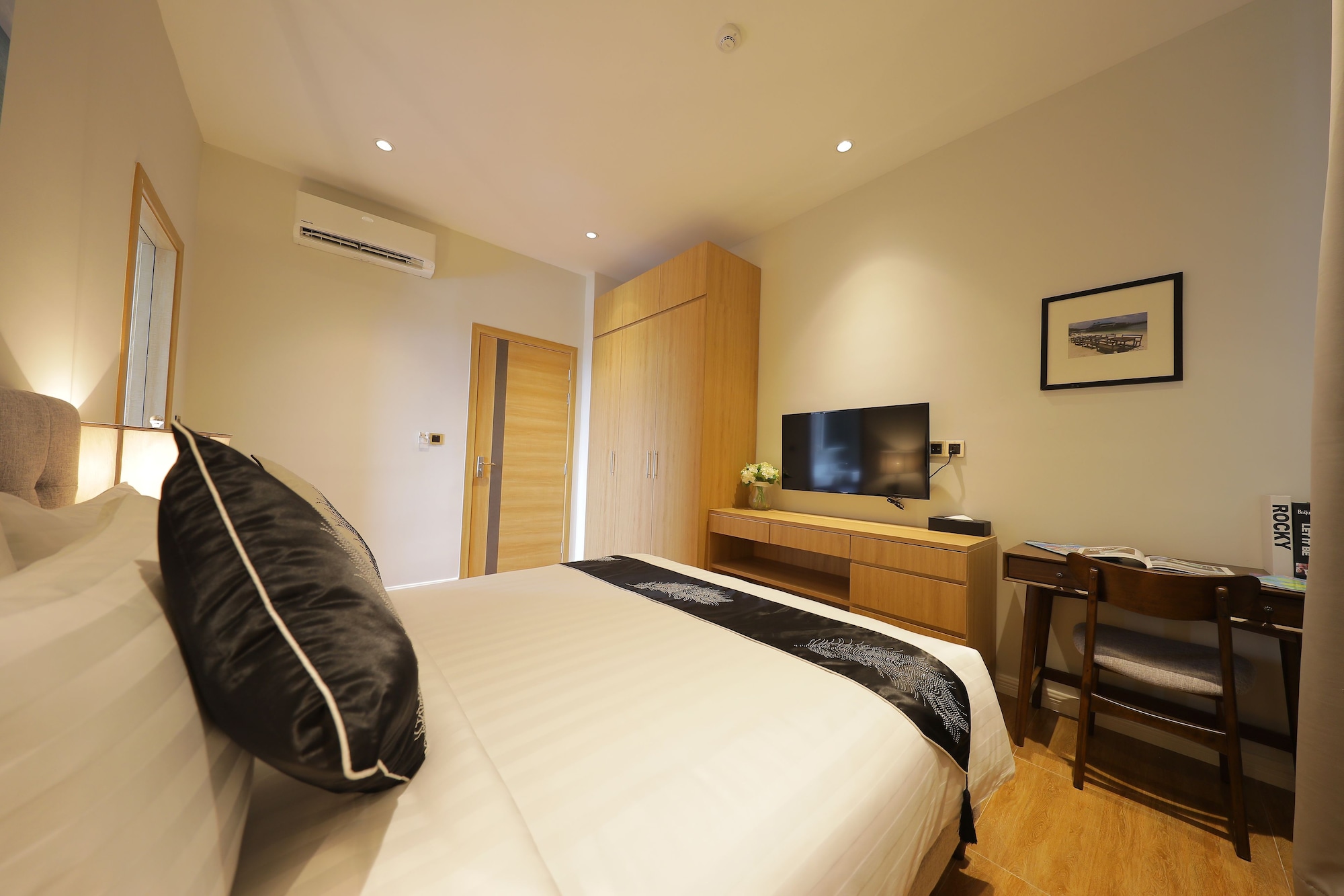 Vip, Family Suite, 1 King and 1 Single Beds