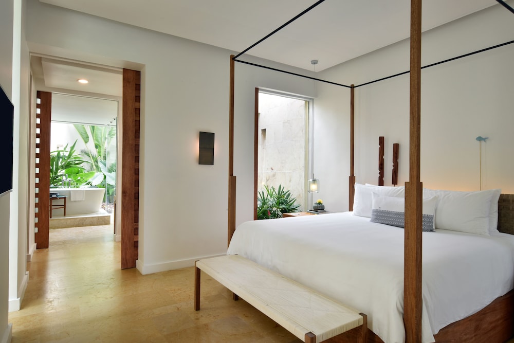 OVERWATER, LAGOON, DELUXE, SUITE