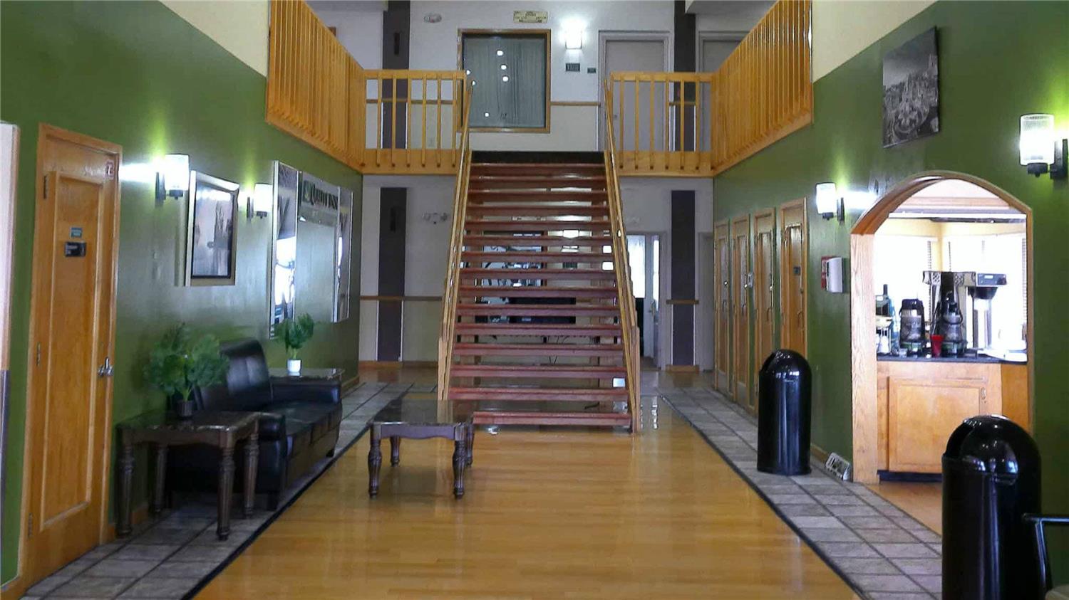 Lafayette Inn & Suites 46/48