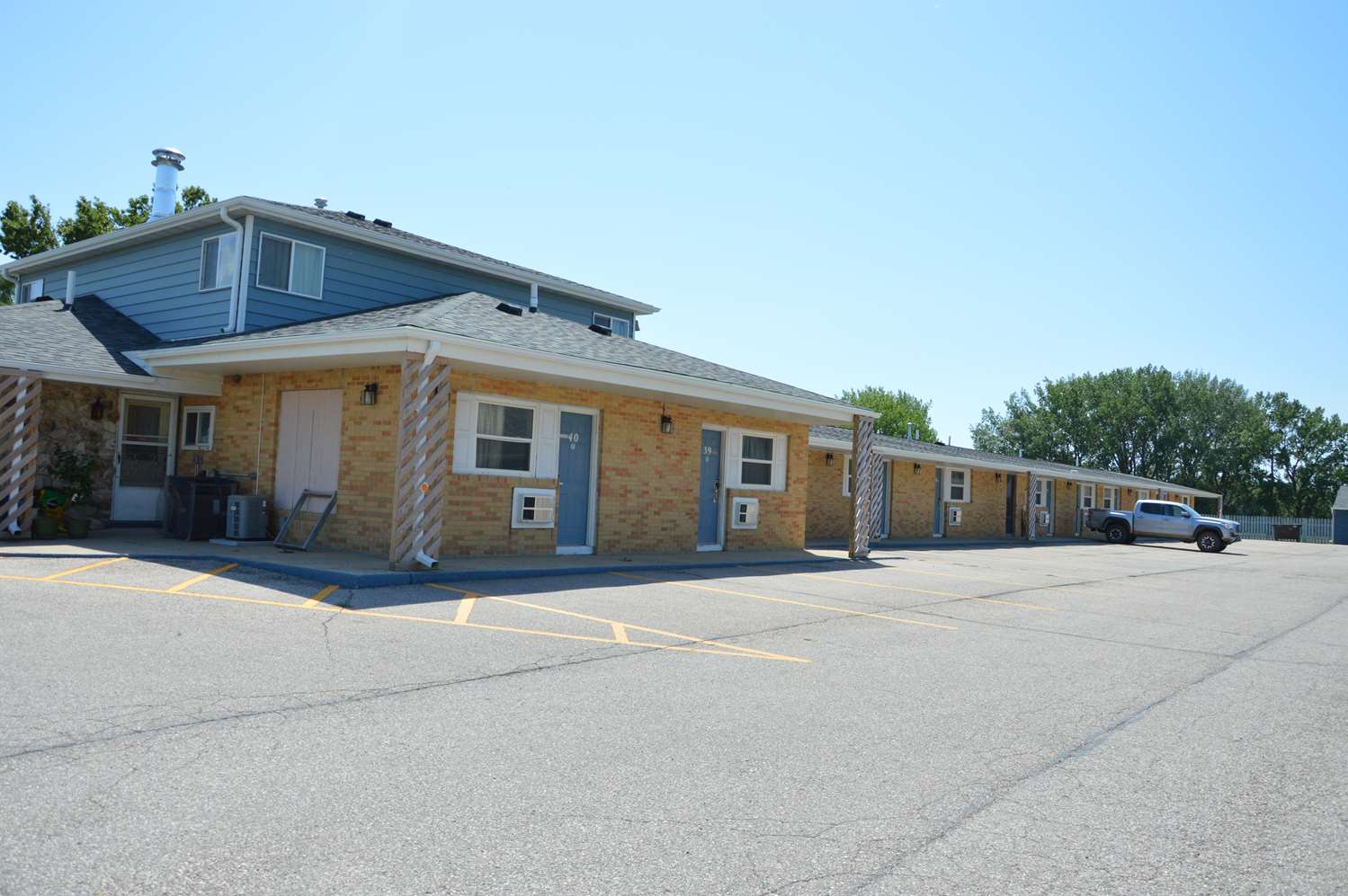 Americas Best Value Inn Suburban Motel 2/14