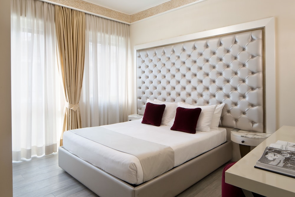 STANDARD, DOUBLE BED, CITY VIEW, BALCONY