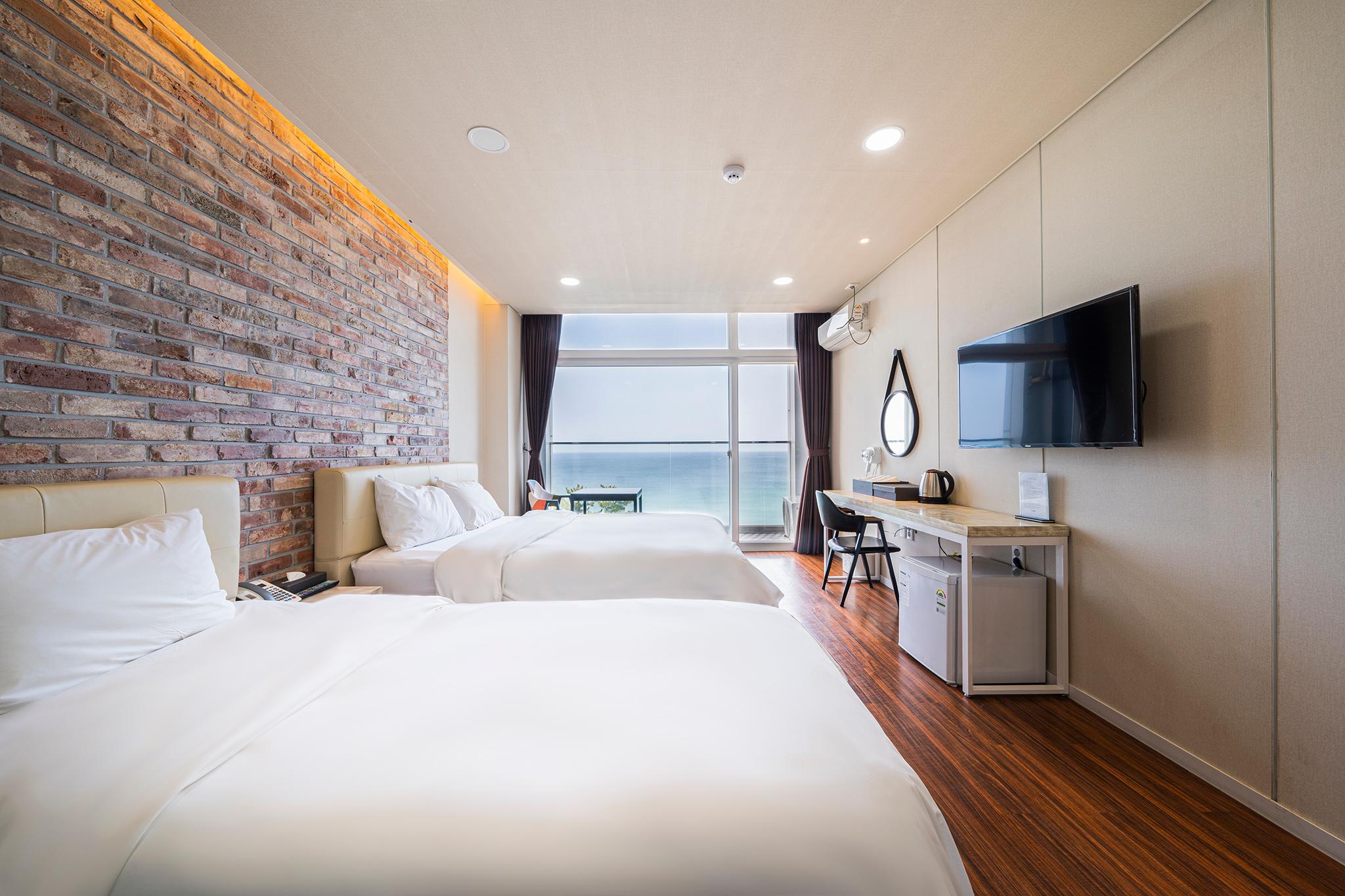 Ocean, Twin Beds