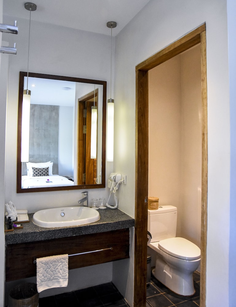 Hillocks Hotel Spa 56/60