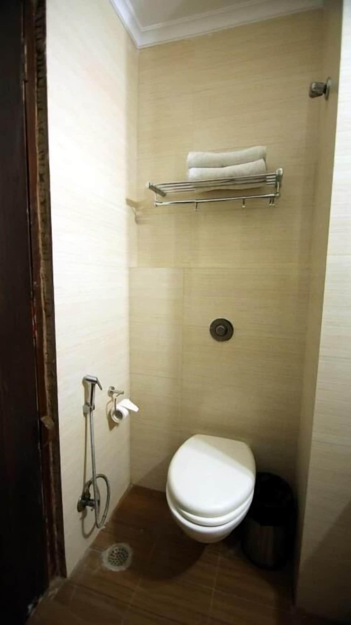 Hotel Rousha Inn 17/18