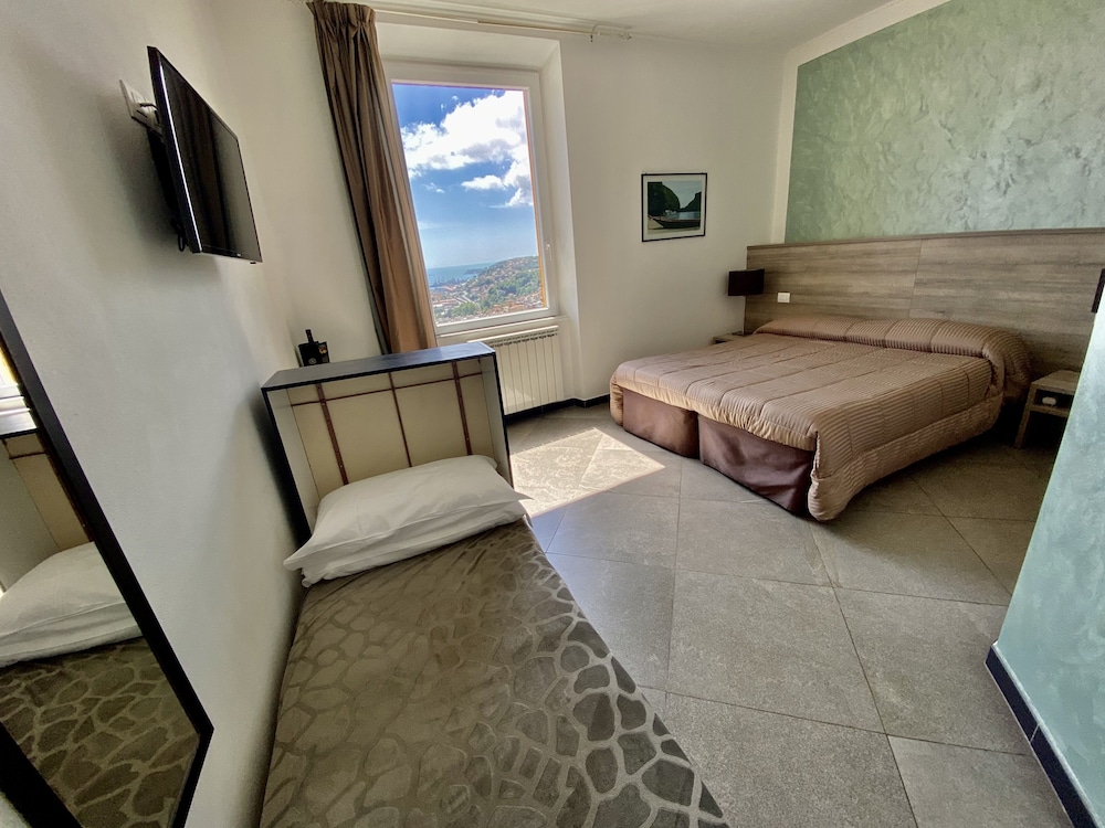 ROOM, DOUBLE BED, SEA VIEW