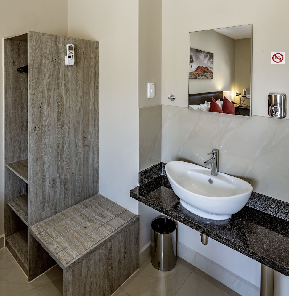 Springbok Inn By Country Hotels 32/32