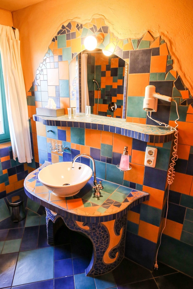 Backstage Hotel 30/31