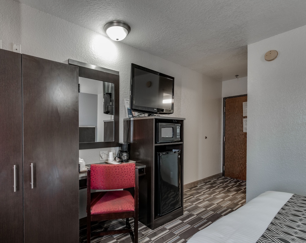 Oklahoma City Air Hotel 6/35