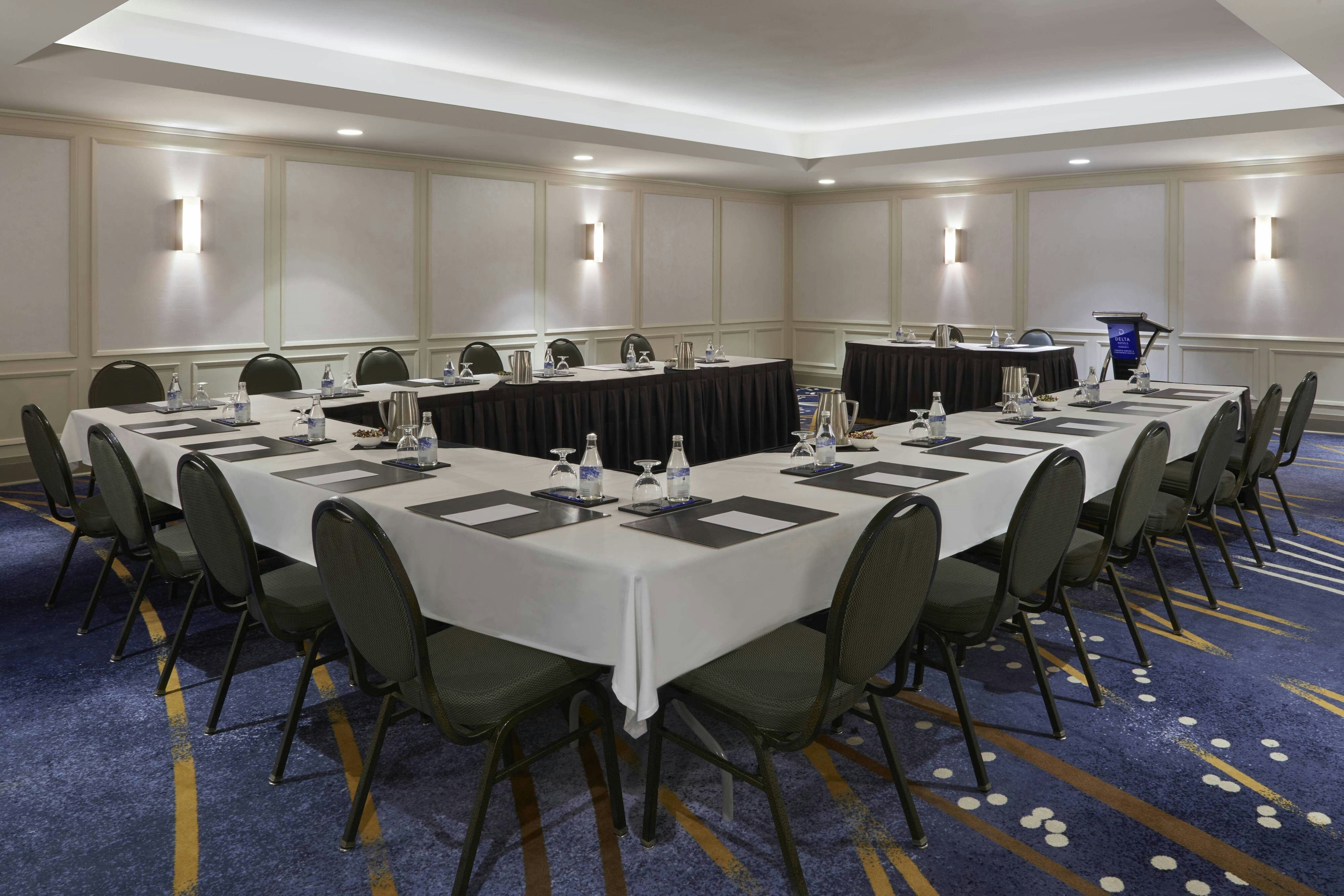 Delta Hotels by Marriott Toronto Airport & Conference Centre 26/32