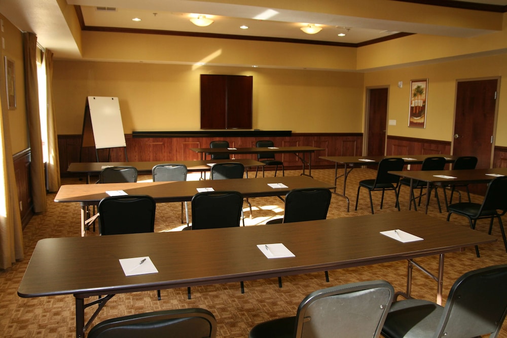 Hampton Inn & Suites Gainesville, TX 29/35