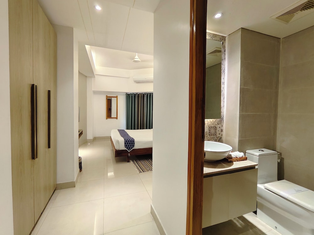 Hotel Nandini 68/70