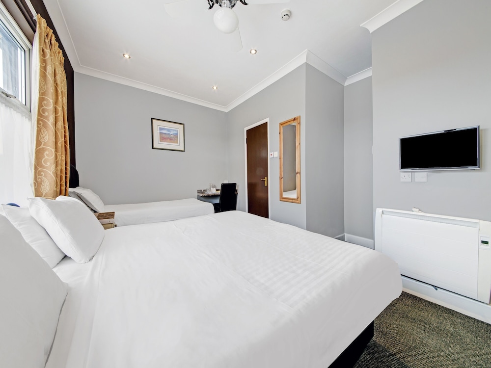OYO Bostons Manor Hotel, Hanwell London 30/64