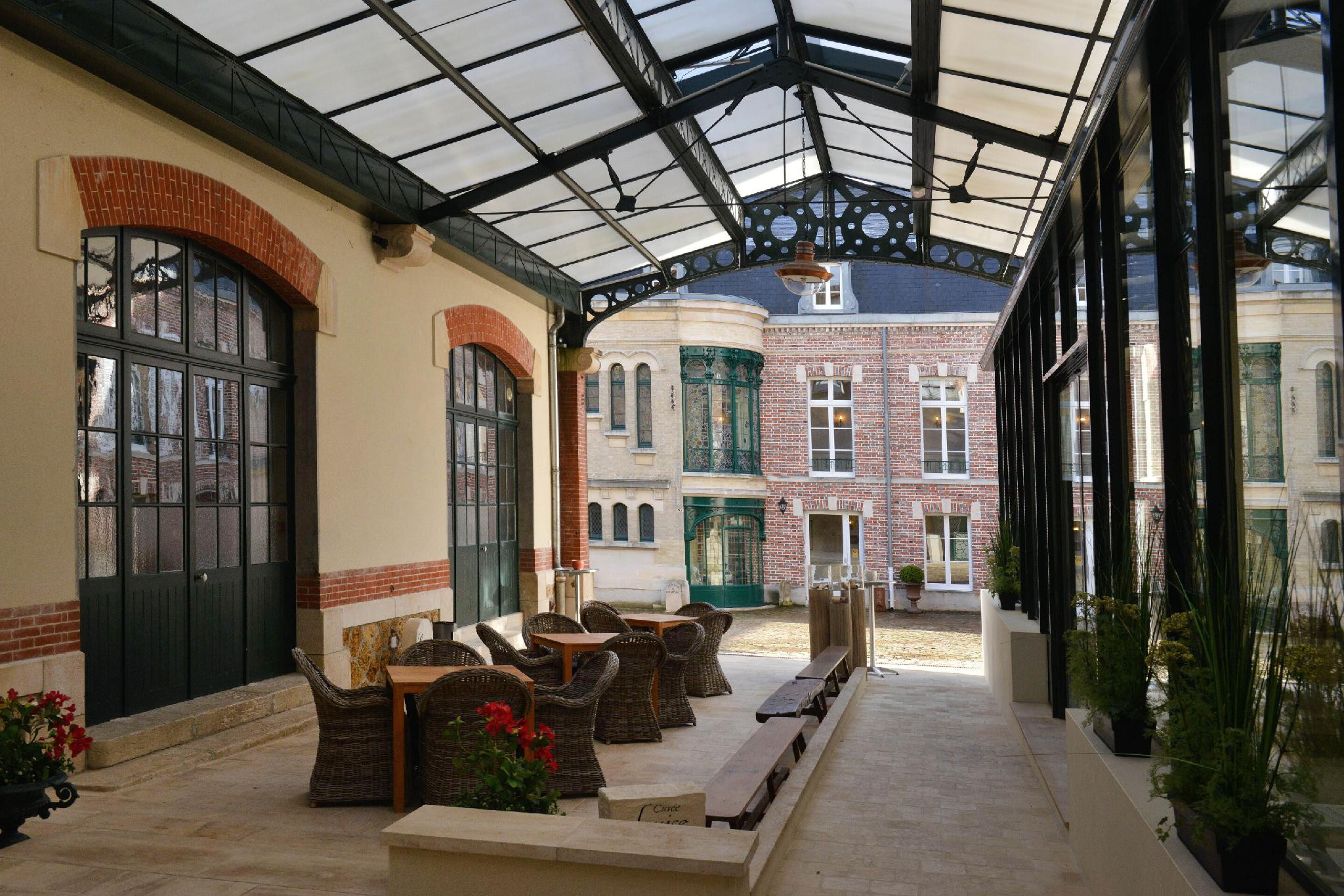Hotel Castel Jeanson 17/23