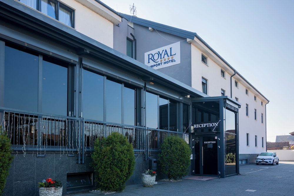 Royal Airport Hotel 65/69