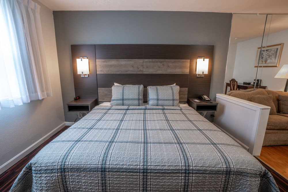 Hyannis Plaza Hotel 13/63