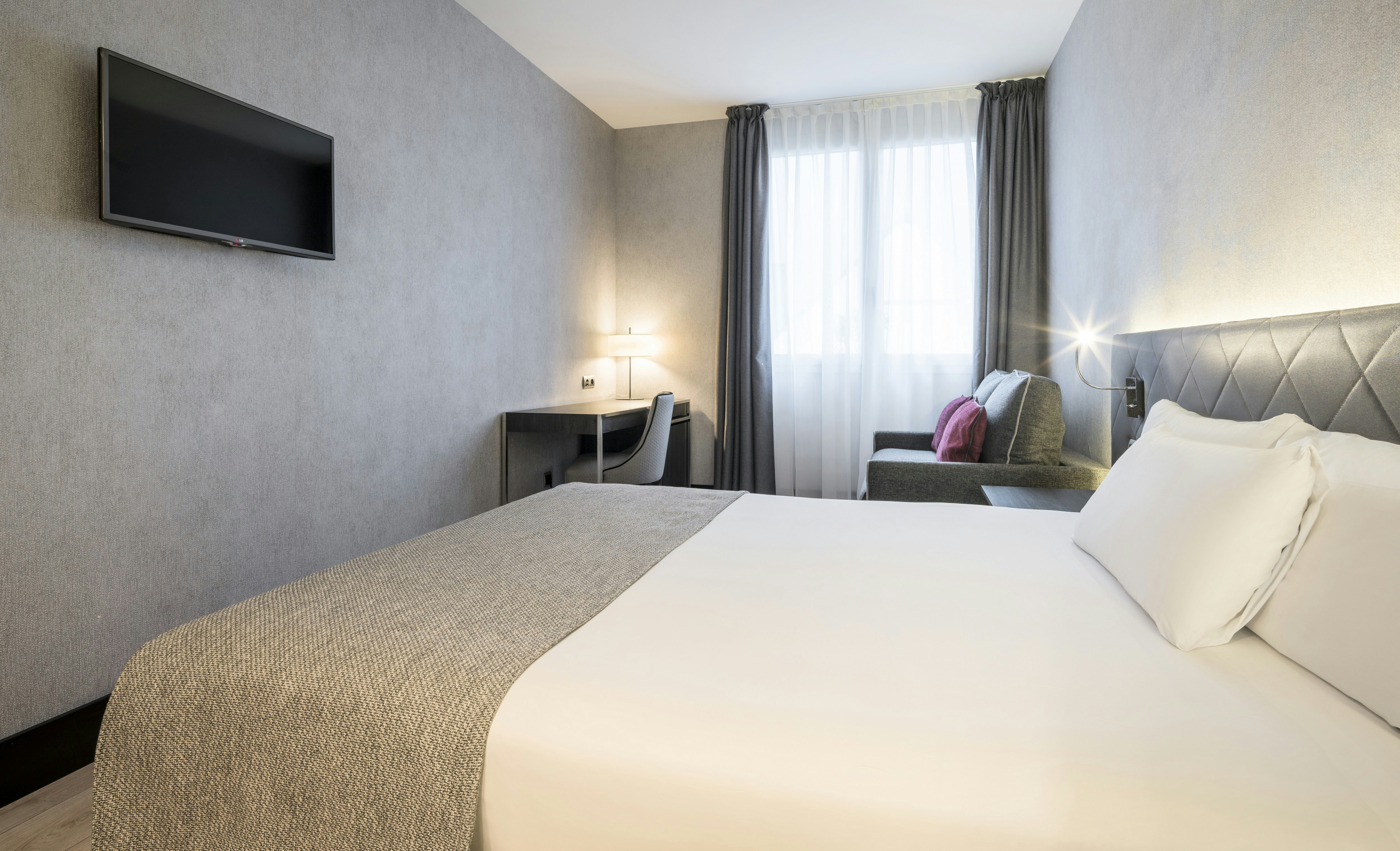ROOM, TRIPLE