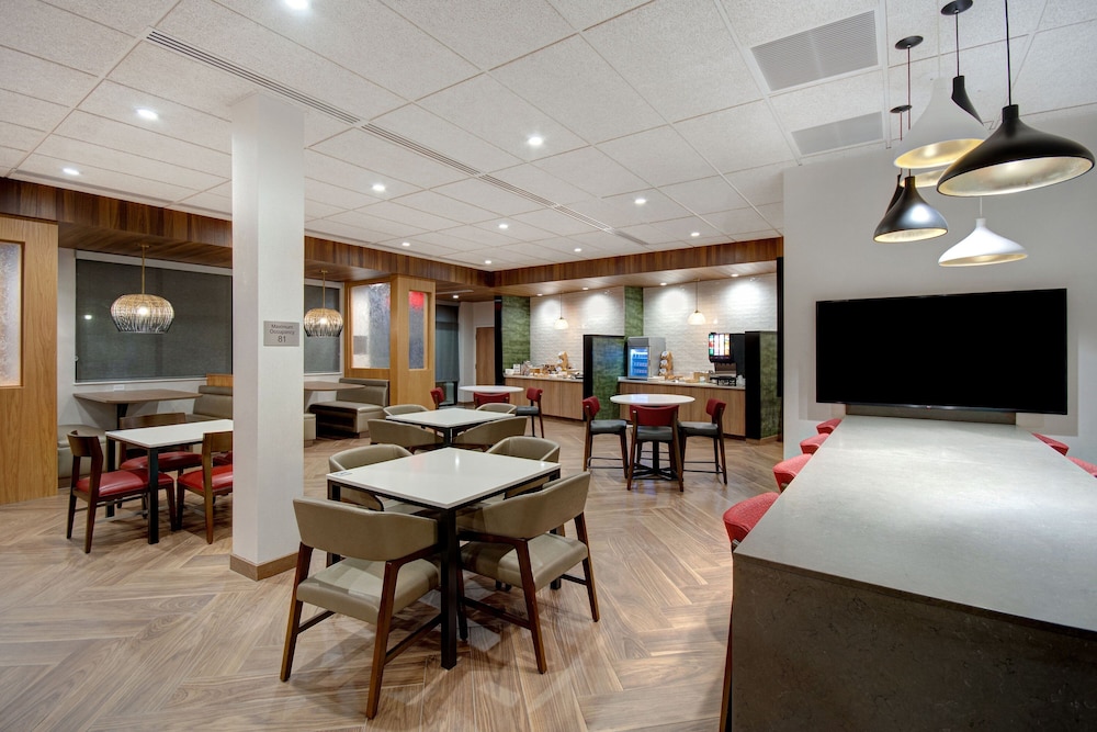 Fairfield Inn & Suites Lancaster Palmdale 24/34
