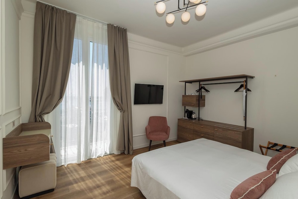 DELUXE, DOUBLE BED, SEA VIEW