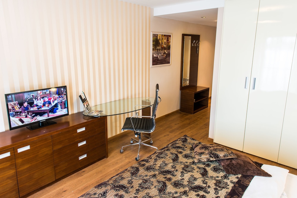 Golden Fish Hotel Apartments 29/31
