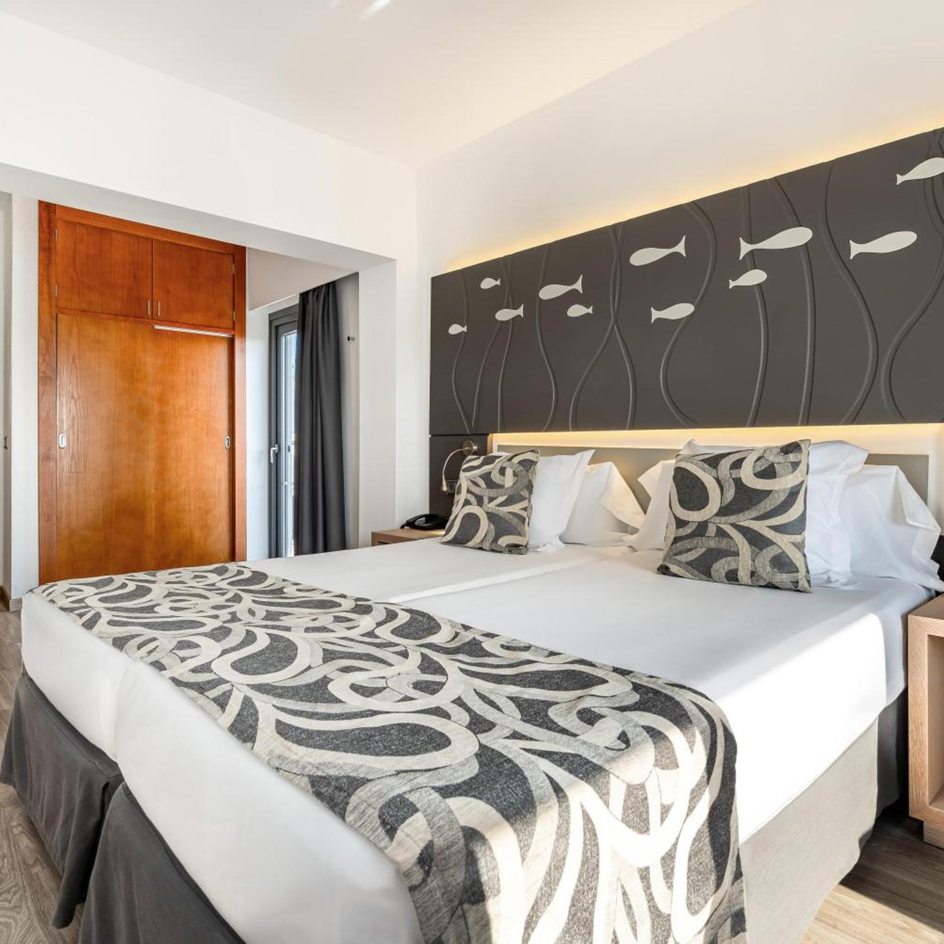 Room, Double or Twin Bed, Lateral Side Sea View