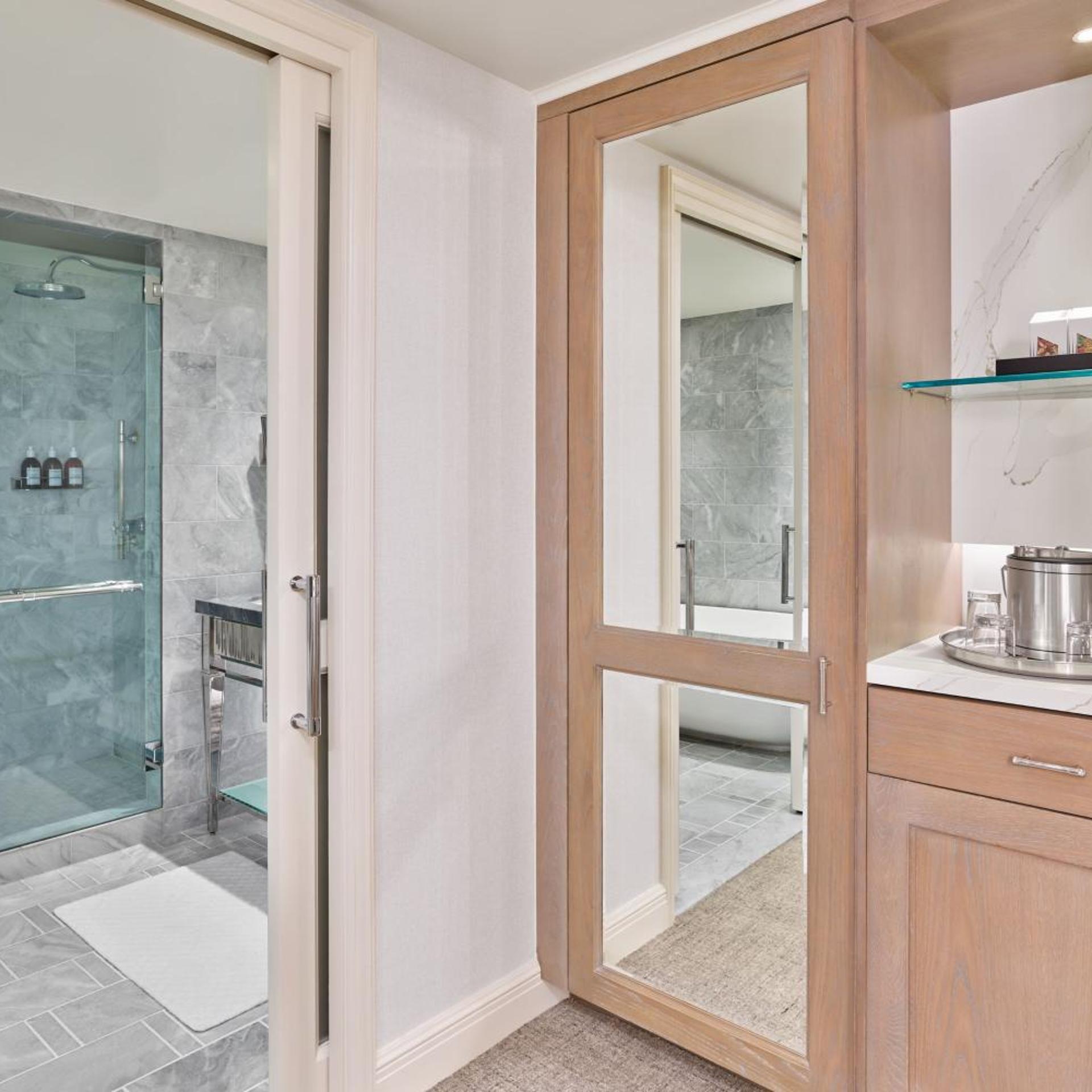 جناح بسرير كينج بغرفة نوم واحدة، St Regis Aspen Resort 2/3