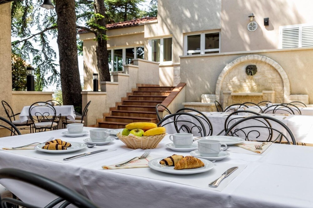 Grand Hotel Dramalj 30/50