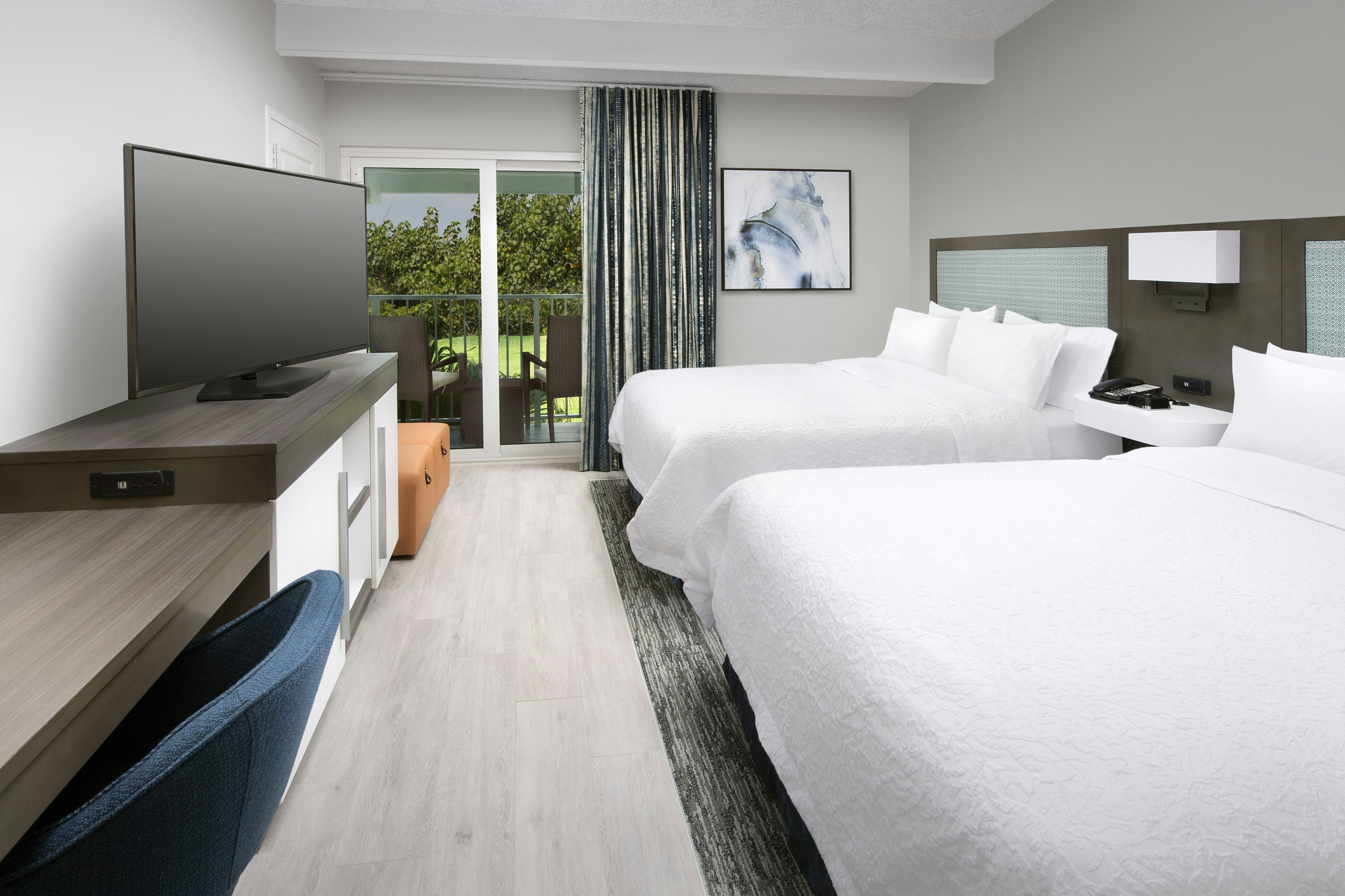 Room, 2 Queen Beds, Balcony or Patio