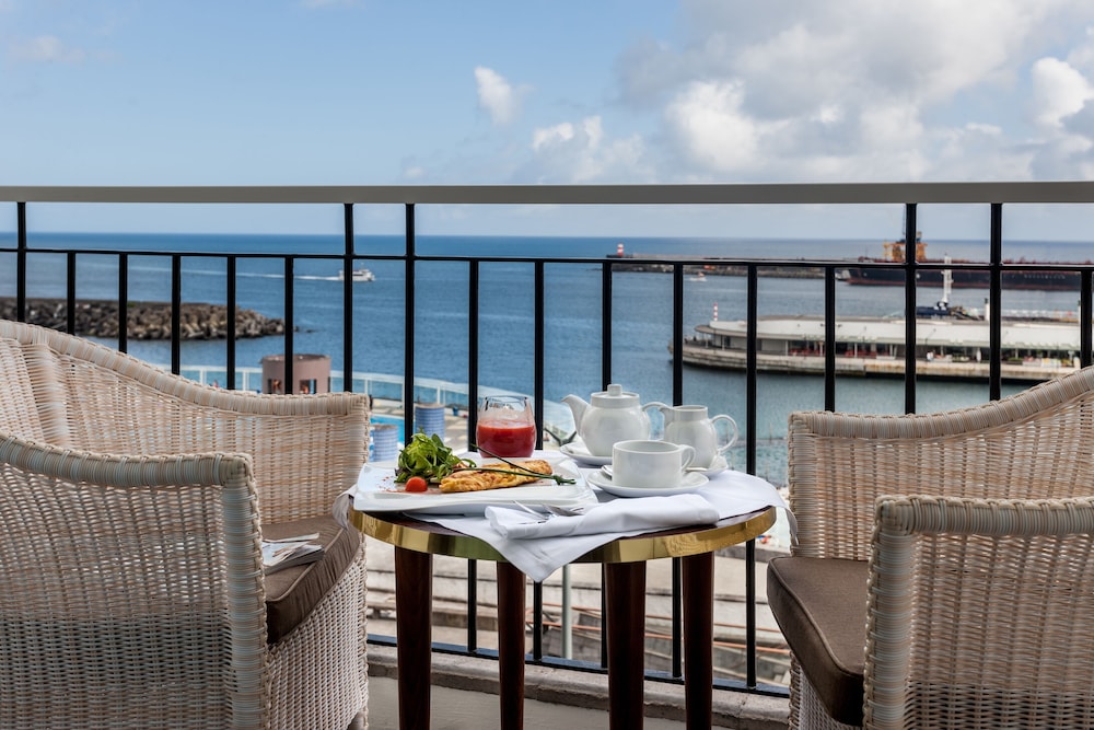 Grand Hotel Acores Atlantico 45/72