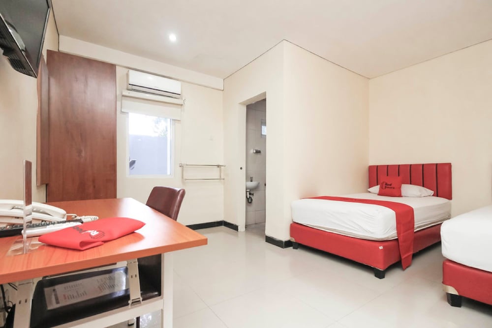 Reddoorz Plus Jalan Pemuda Jakarta 10/34