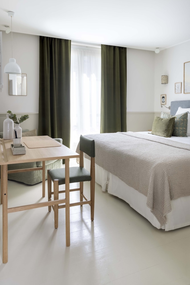 Le Petit Beaumarchais Hotel & Spa 8/48