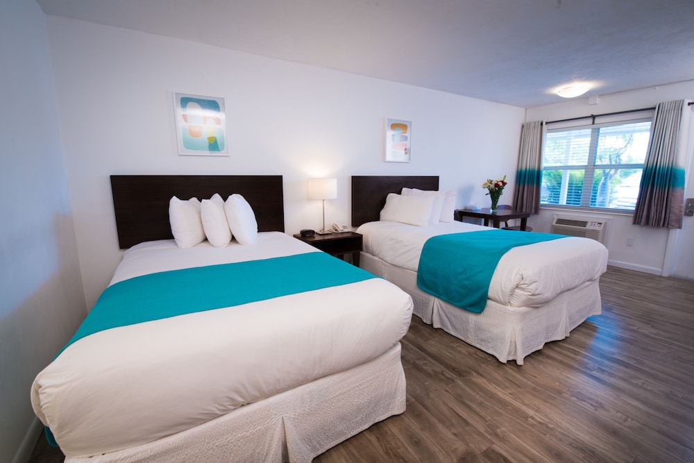 STANDARD, 2 DOUBLE BEDS, ACCESSIBLE