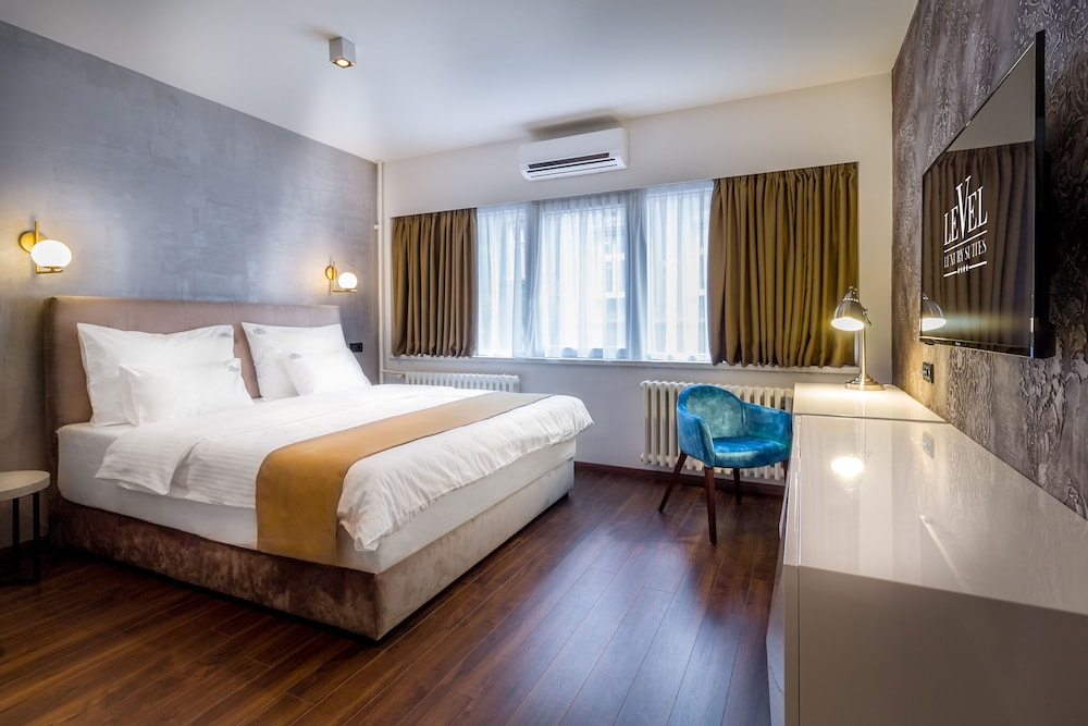 JUNIOR SUITE, JETTED TUB