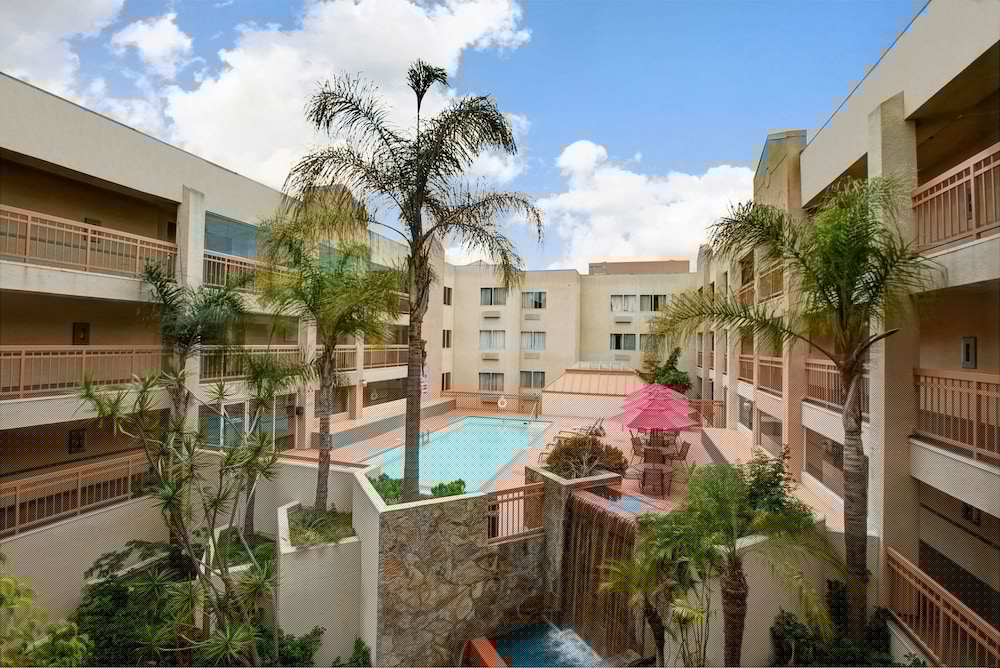 Ramada by Wyndham Hawthorne LAX / LA Stadium 4/38