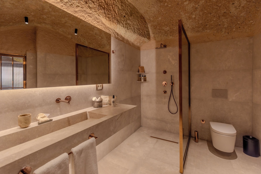 Alfina Cave Hotel 46/50