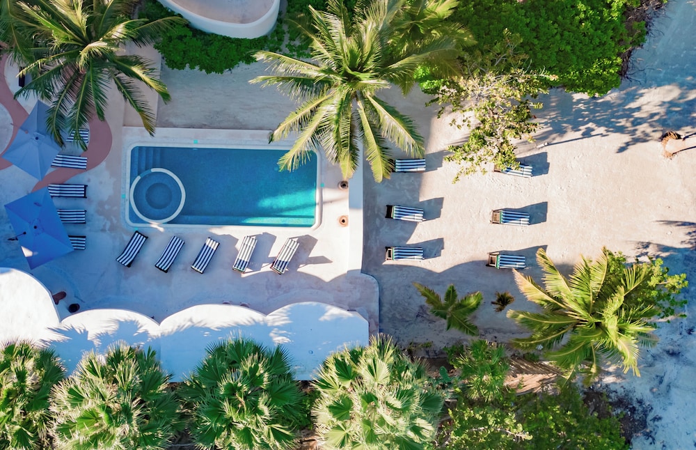 Beachfront Hotel Boutique DK 38/50