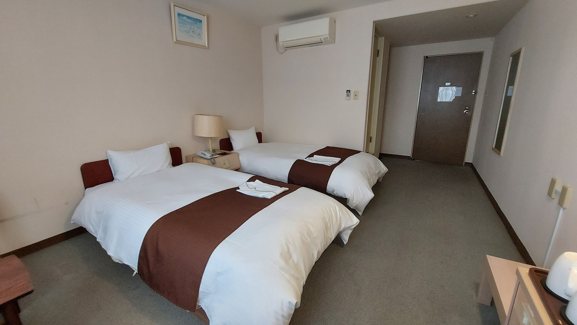 ROOM, TWIN BEDS, SMOKING