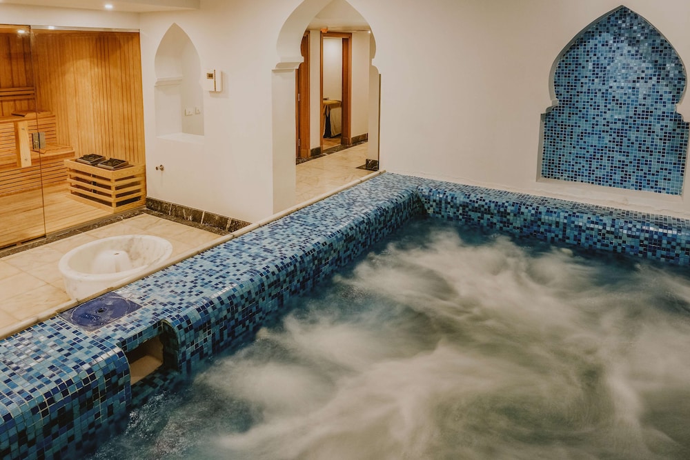 swimming pool spa