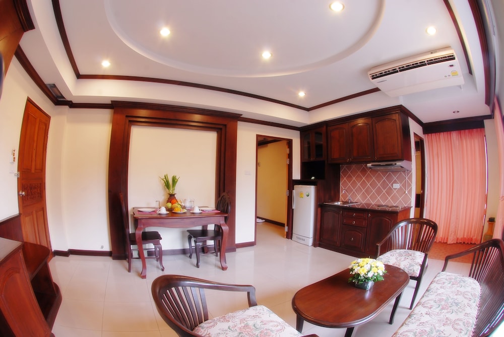 Golden Villa 34/47