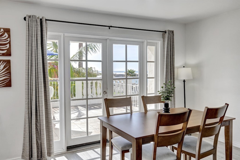 Oceanside Marina Suites 29/43